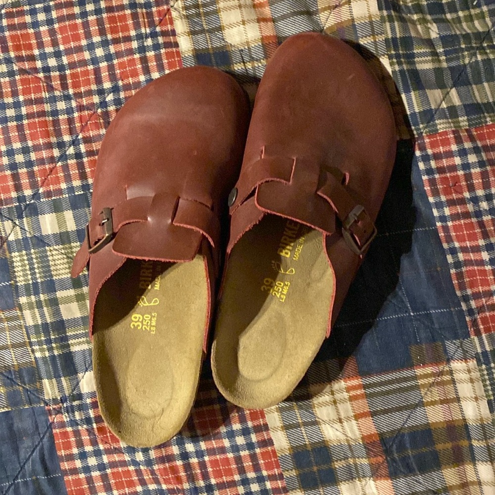 Size 39. Is size 8.5-9. Birkenstock Amsterdam. Barely used